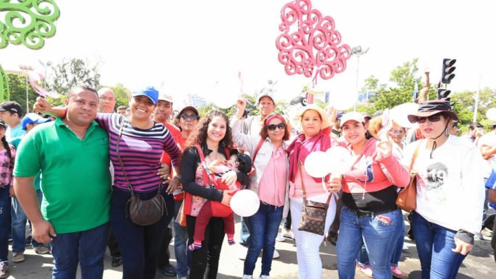 Realizan caminata por el Día Internacional de la lucha contra el cáncer de mama