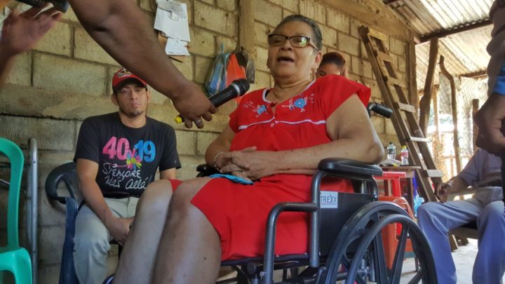 Realizan entrega de sillas de ruedas a personas con discapacidad en León 