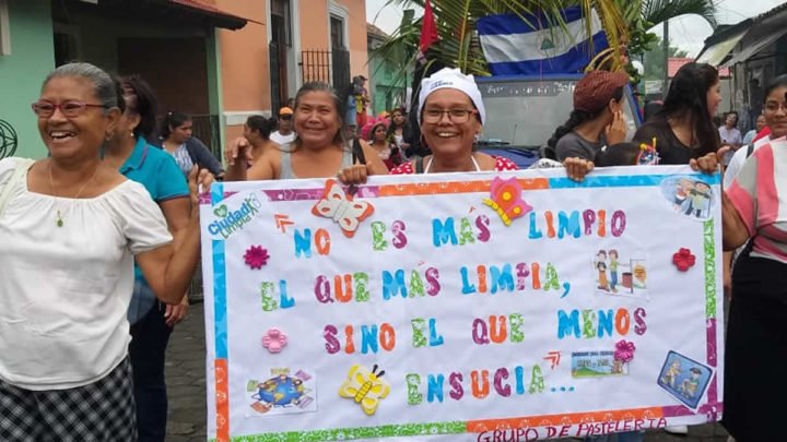 Las familias de Masatepe se sumaron al Carnaval Ambiental 'Mi Municipio Limpio' que promueve la alcaldía en aras de fomentar el cuido del medio ambiente