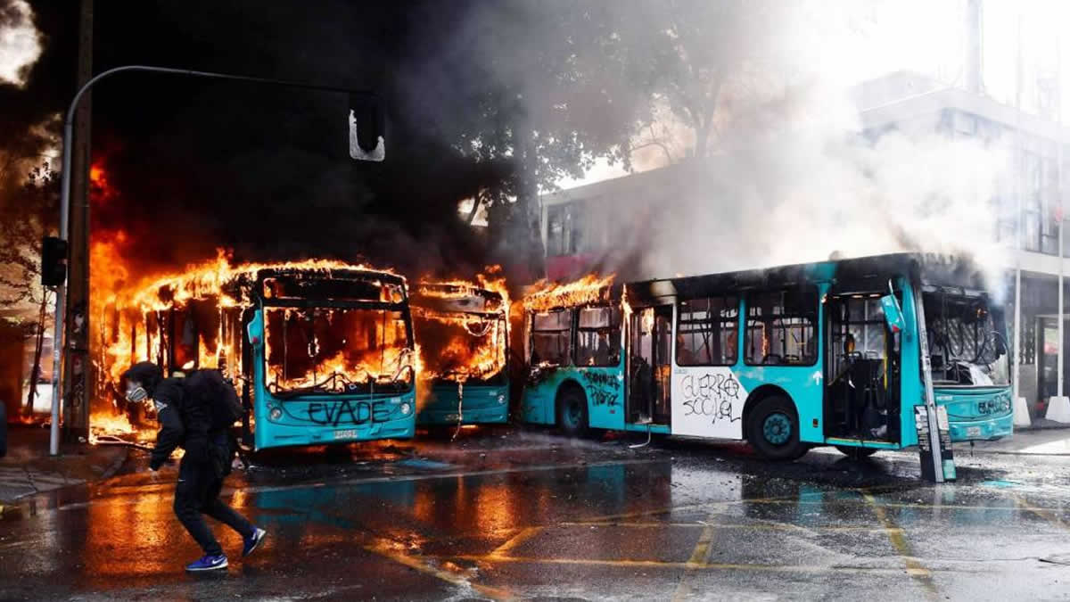Nuevas protestas en Chile contra el alza del precio de pasaje en la red de transporte