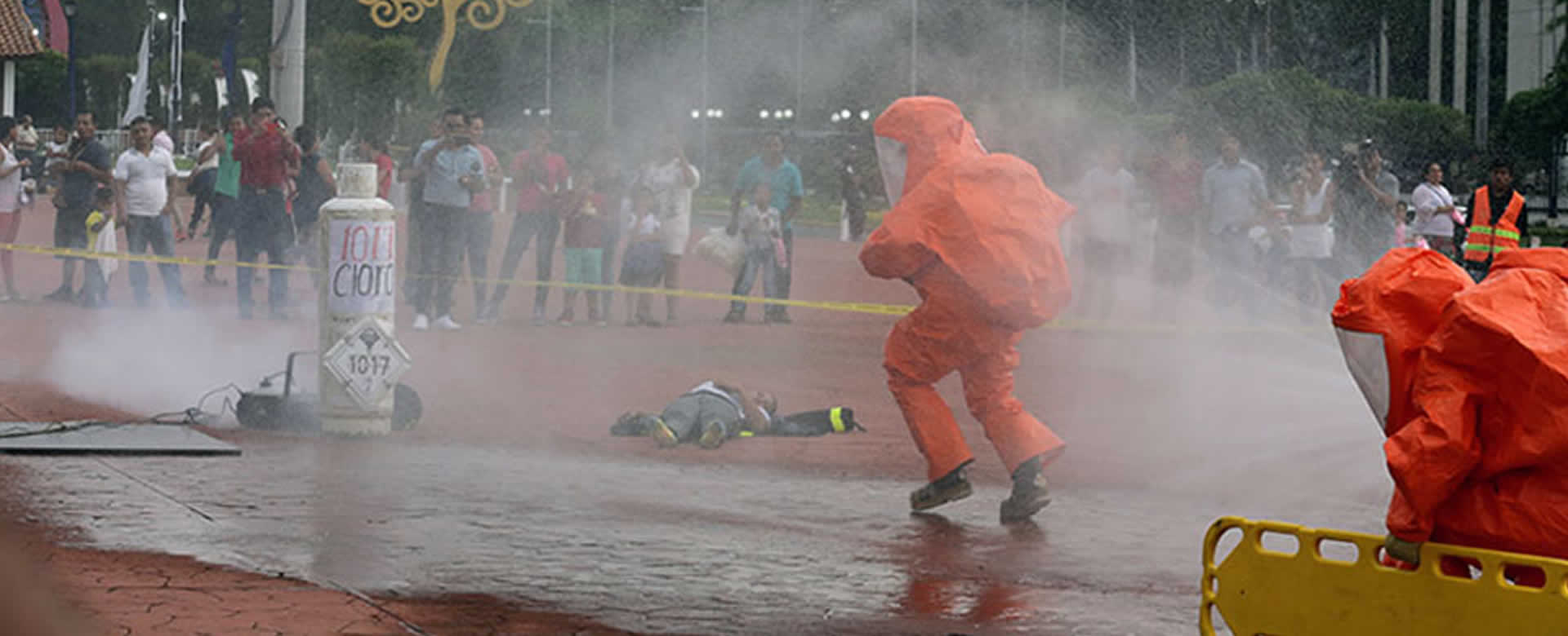 Bomberos realizan demostración contra incendios en el Paseo Xolotlán