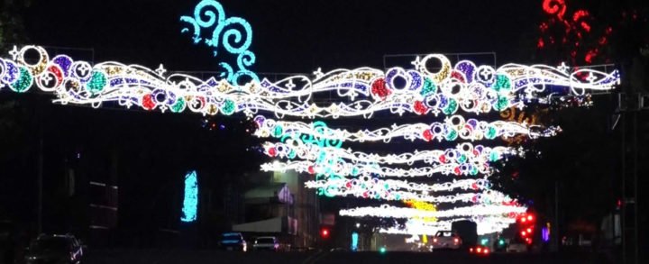 Avanza la instalación de luces navideñas en las calles capitalinas