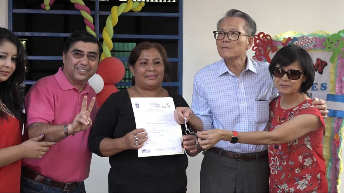 Dos familias protagonistas reciben viviendas dignas en Managua