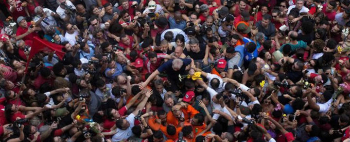 Lula Da Silva sale de prisión y el pueblo muestra su respaldo