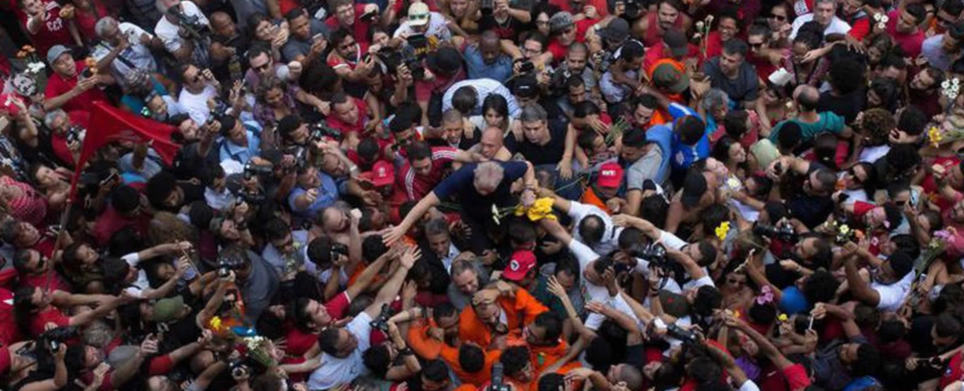 Lula Da Silva sale de prisión y el pueblo muestra su respaldo