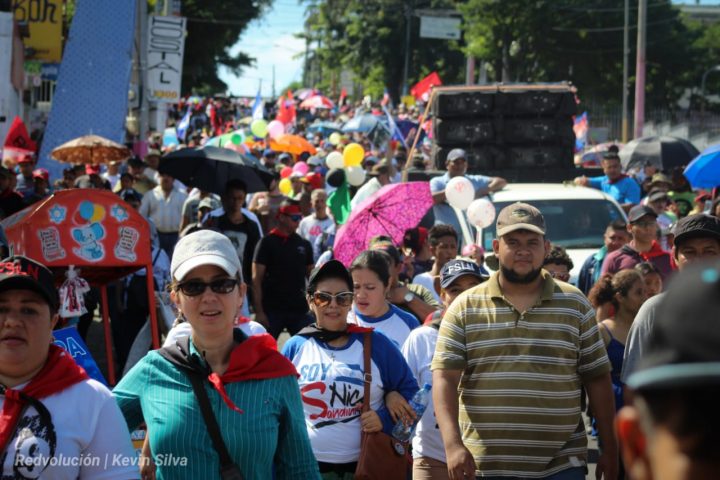 Familias de Managua caminan por la paz y no vielencia