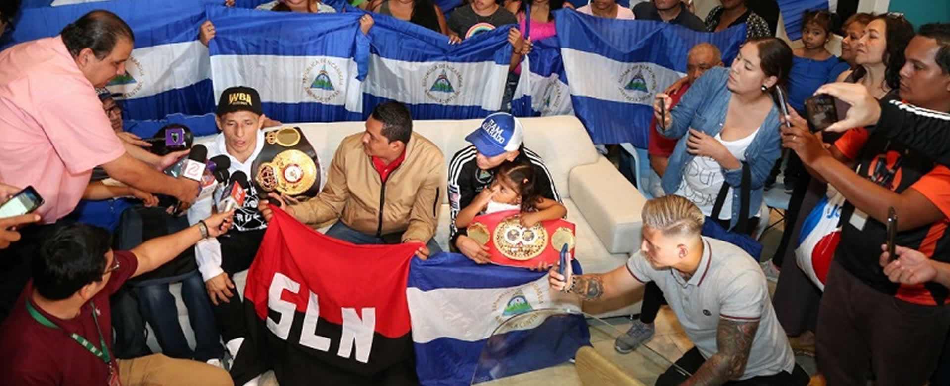 Nicaragüenses reciben a René “El Gemelo” Campeón Mundial de la AMB