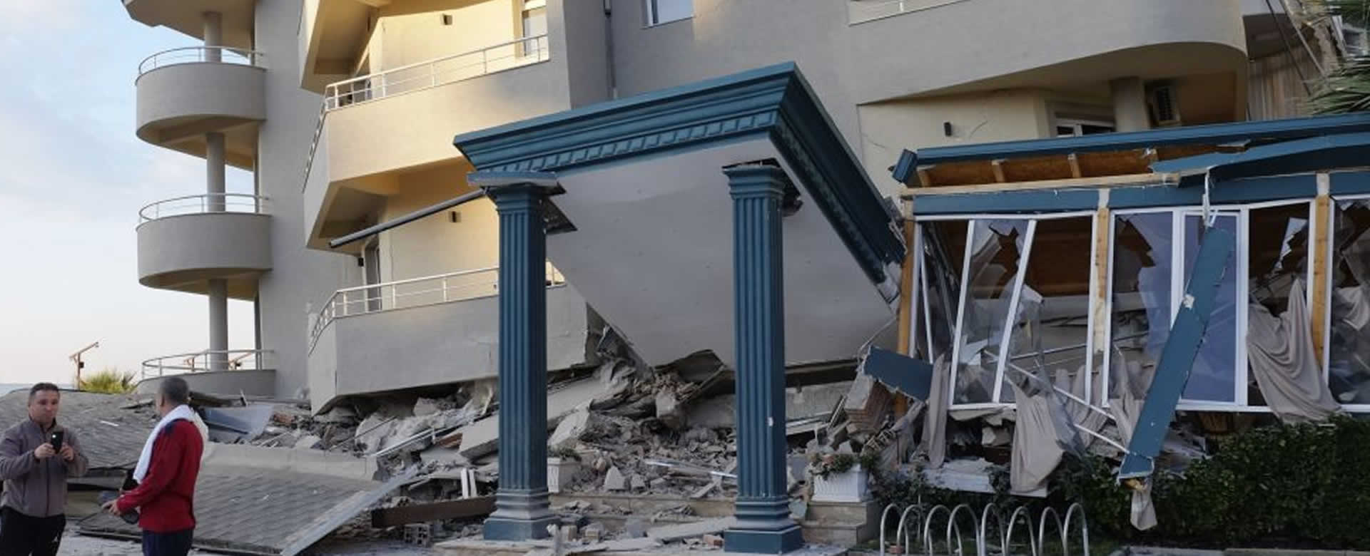 Asciende a más de 40 personas fallecidas por el fuerte sismo en Albania