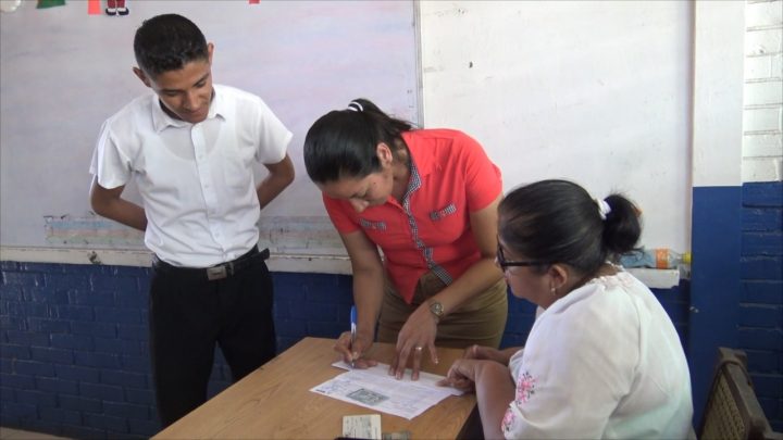 Chinandega entrega bono de bachiller en sus 8 colegios públicos