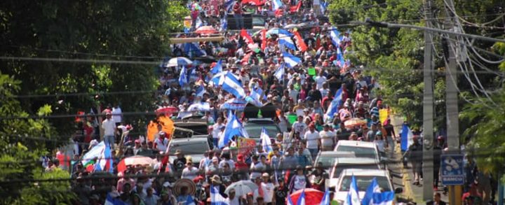 Familias capitalinas marchan en defensa de los derechos nicaragüenses