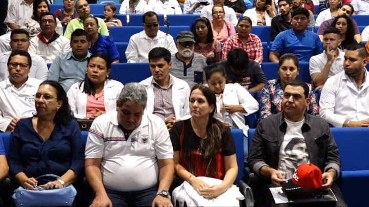 Médicos nicaragüenses rinden homenaje al Comándate Fidel Castro