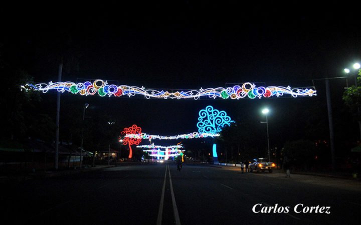 Decoración navideña en rotondas y avenidas de Managua es más notoria 