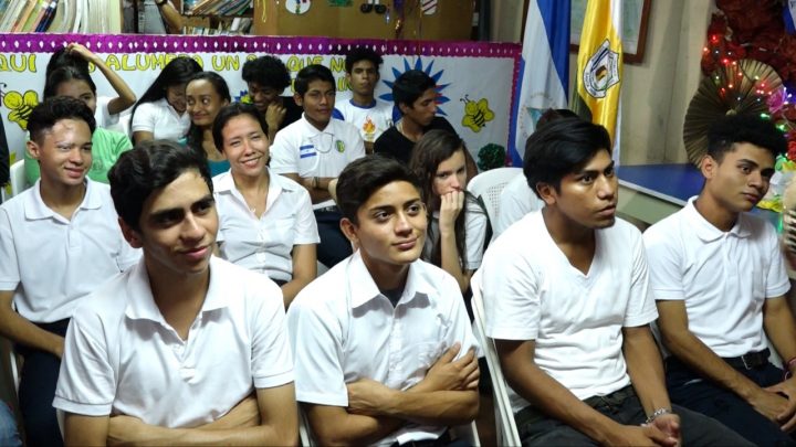 Historiador Wilmor López transmite tradición de la purísima a estudiantes 