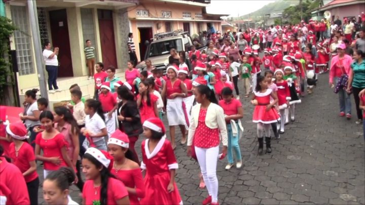 Estudiantes de Boaco celebran el fin de año con un carnaval navideño 