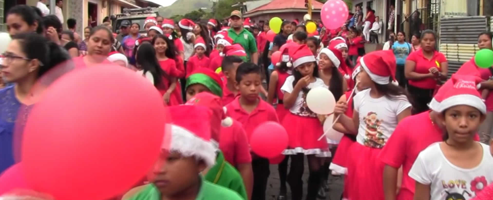 Estudiantes de Boaco celebran el fin de año con un carnaval navideño