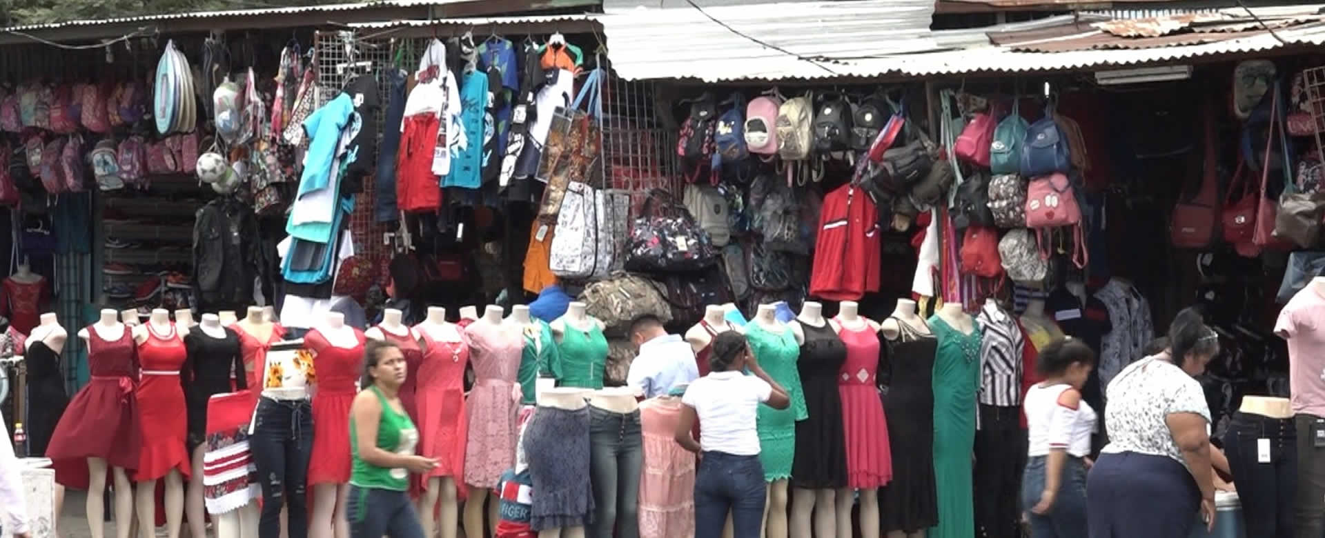 Mercado Mayoreo con grandes descuentos en ropa y calzado