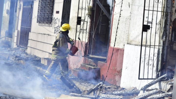 Nuevo incendio en León deja perdidas en seis viviendas