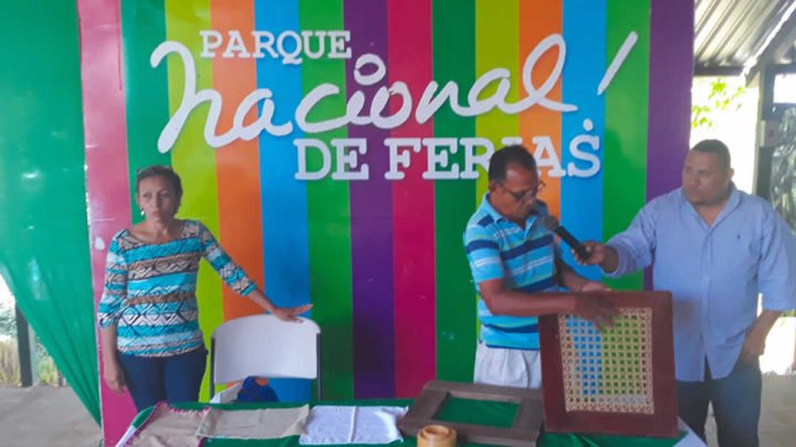 Artesanos nicaragüenses comparten técnicas de tejidos
