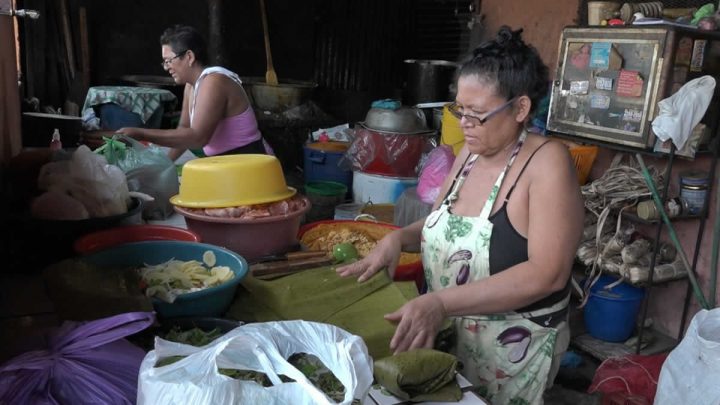 Familias que realizan la gritería se apresuran a comprar los nacatamales