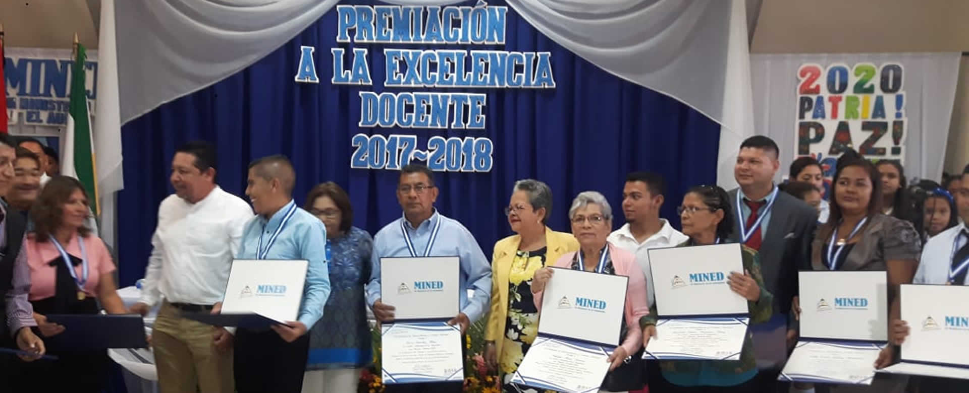 Docentes nicaragüenses son premiados por su amor y compromiso a su trabajo