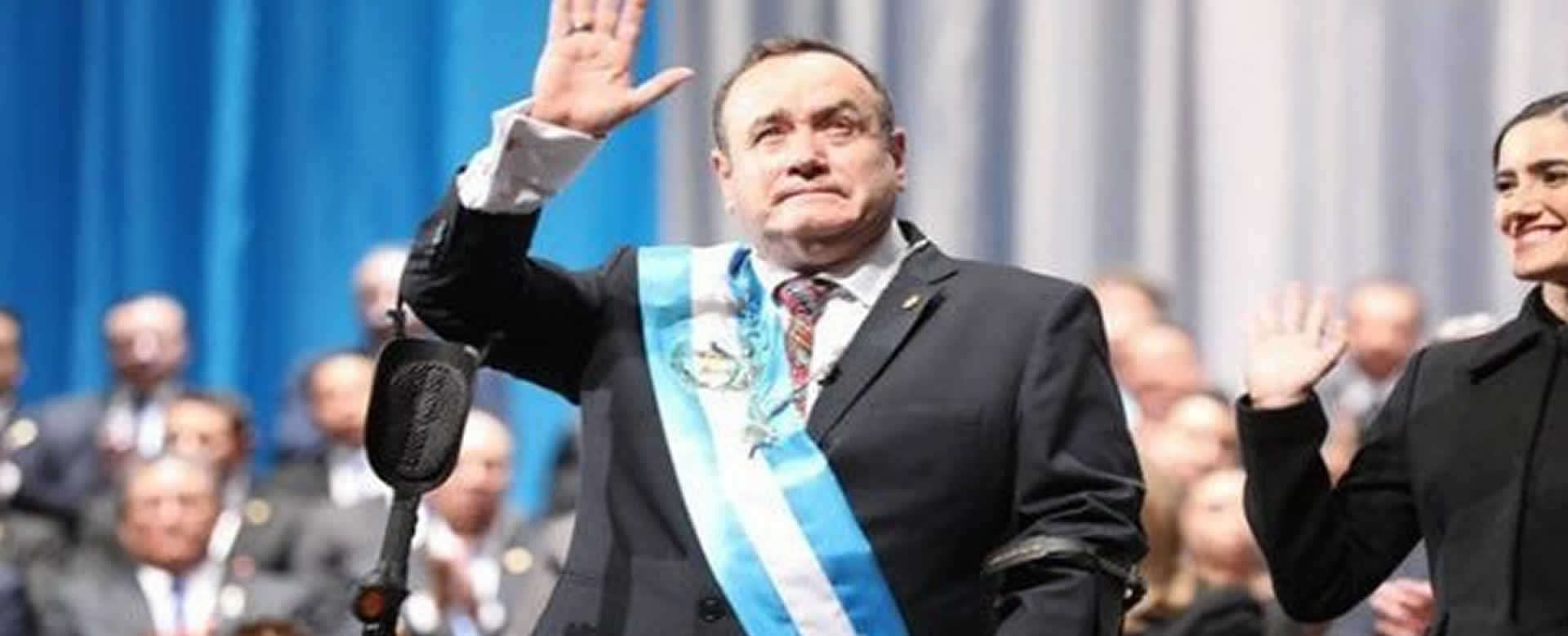 Alejandro Giammettei asume como jefe de Estado de Guatemala