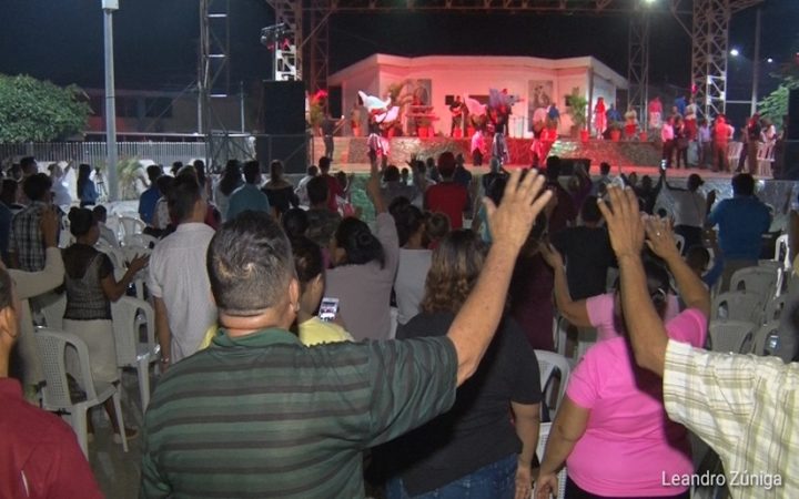 Ciudad Sandino llenos de fe y devoción en noche de evangelización