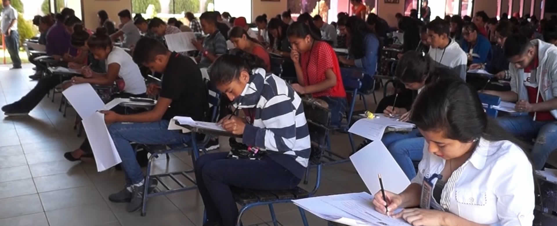 Miles de Bachilleres realizan examen de admisión en la FAREM-Estelí