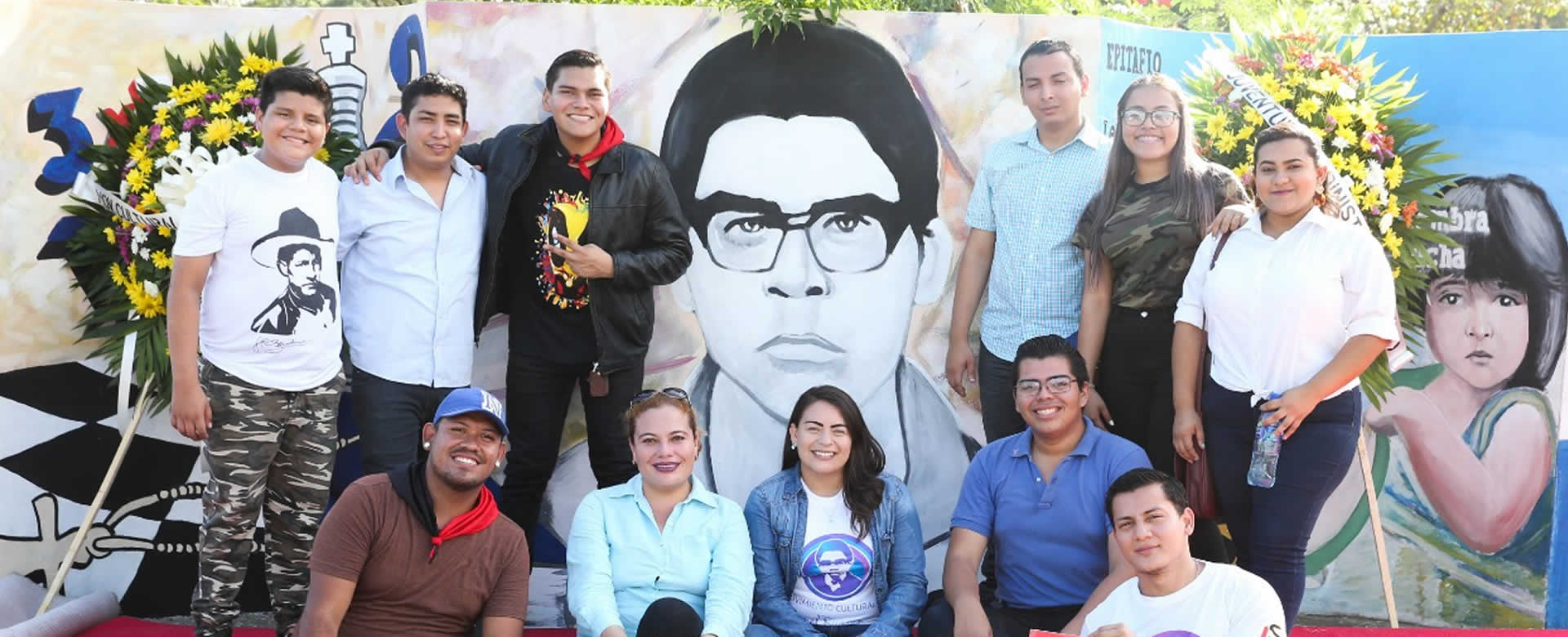 Sandinistas depositan ofrenda floral al Poeta Leonel Rugama en Managua
