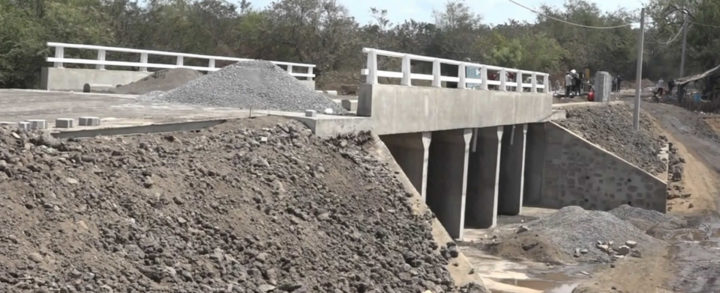 Avanza la construcción de drenaje en Chacrasecas, León