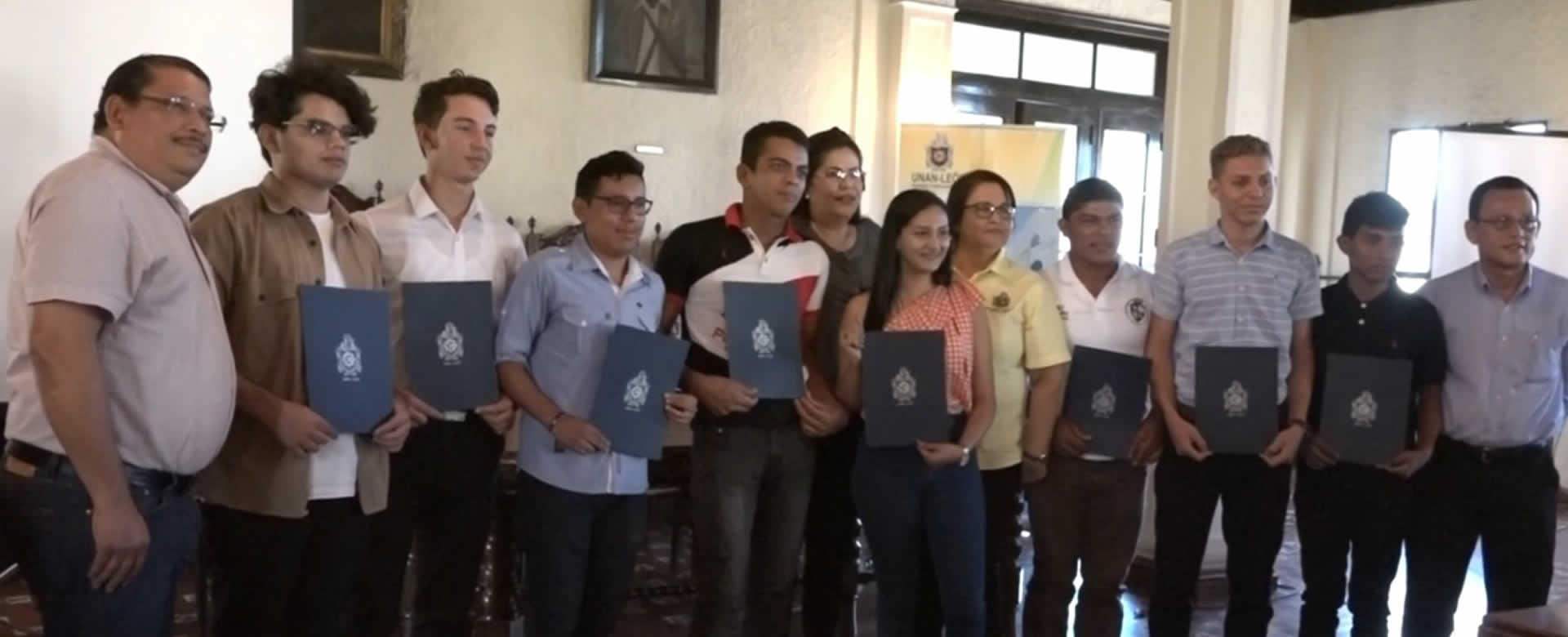 Miles de bachilleres aprueban examen de admisión en la UNAN-León