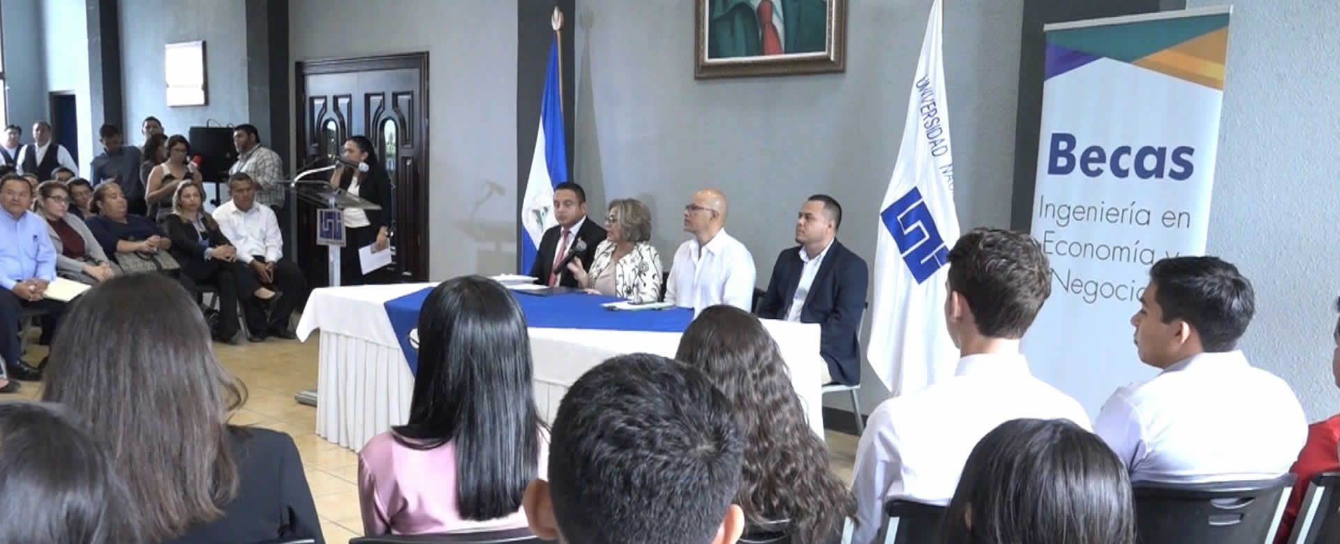 BCN entrega 25 becas completas a jóvenes bachilleres de Nicaragua