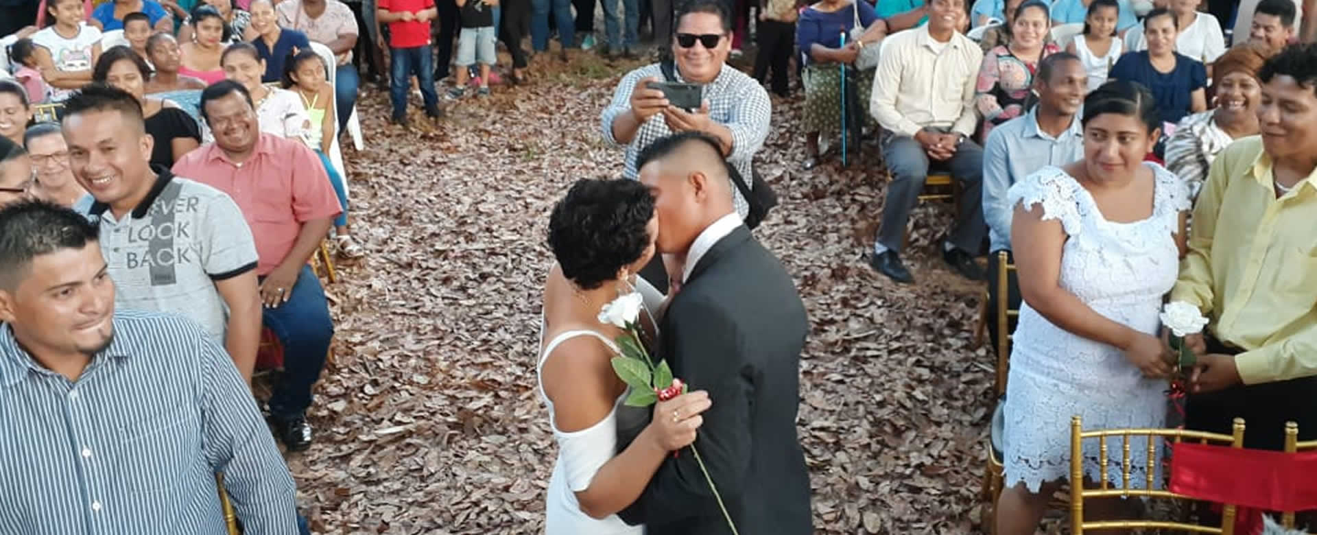 Bluefields respiro amor en el Parque Reyes tras matrimonio público