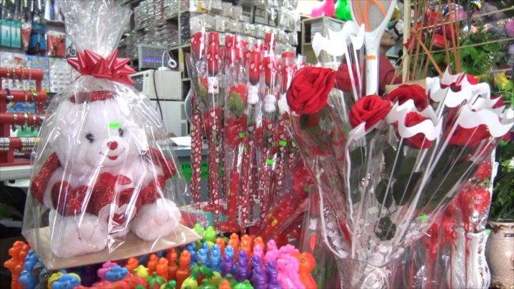 Chinandega: Comerciantes ofertan diferentes productos para San Valentín