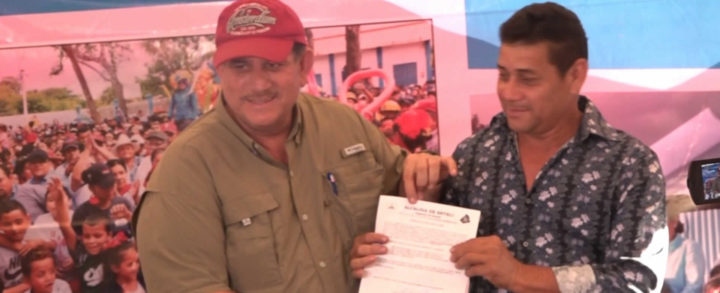 Estelí: Familias reciben con alegría los documentos legales de terrenos