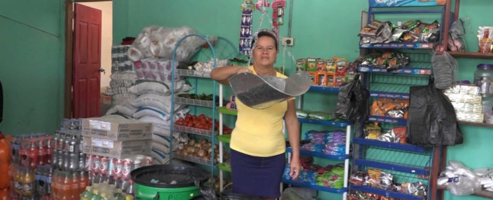 León: Brenda Urrutia brilla con su pequeño negocio en el campo