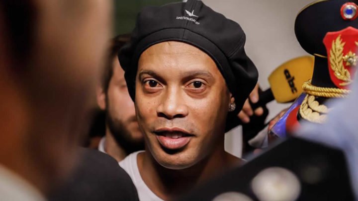 Ronaldinho celebra sus 40 años en cárcel de Paraguay