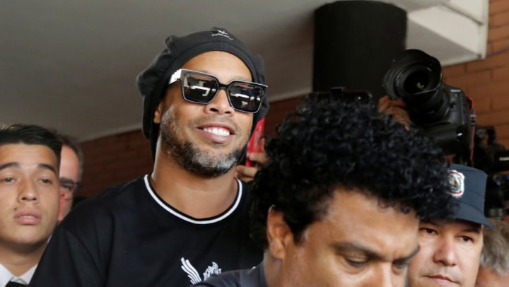 El pasaporte falso de Ronaldinho ha provocado un estallido de memes