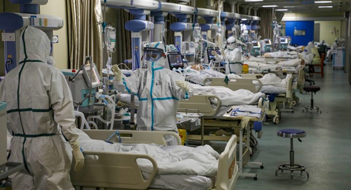 China: Investigaciones a paciente revela que COVID-19 pudo haber mutado a "infección crónica"