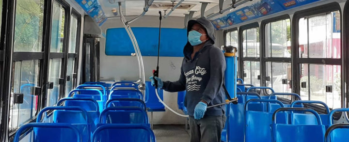 Desinfectan buses del Mercado Mayoreo