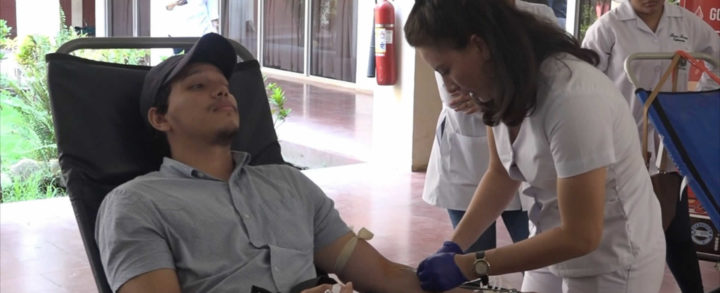 Estudiantes de la UNAN León participan en jornada de donación de sangre