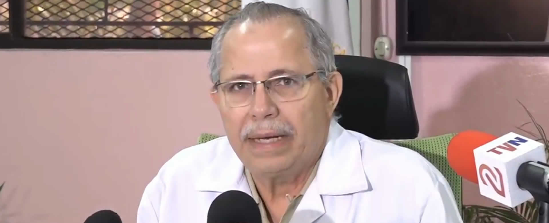Doctor Carlos Sáenz, Secretario General del MINSA brinda datos actualizados de COVID-19 a medios de comunicación en Nicaragua
