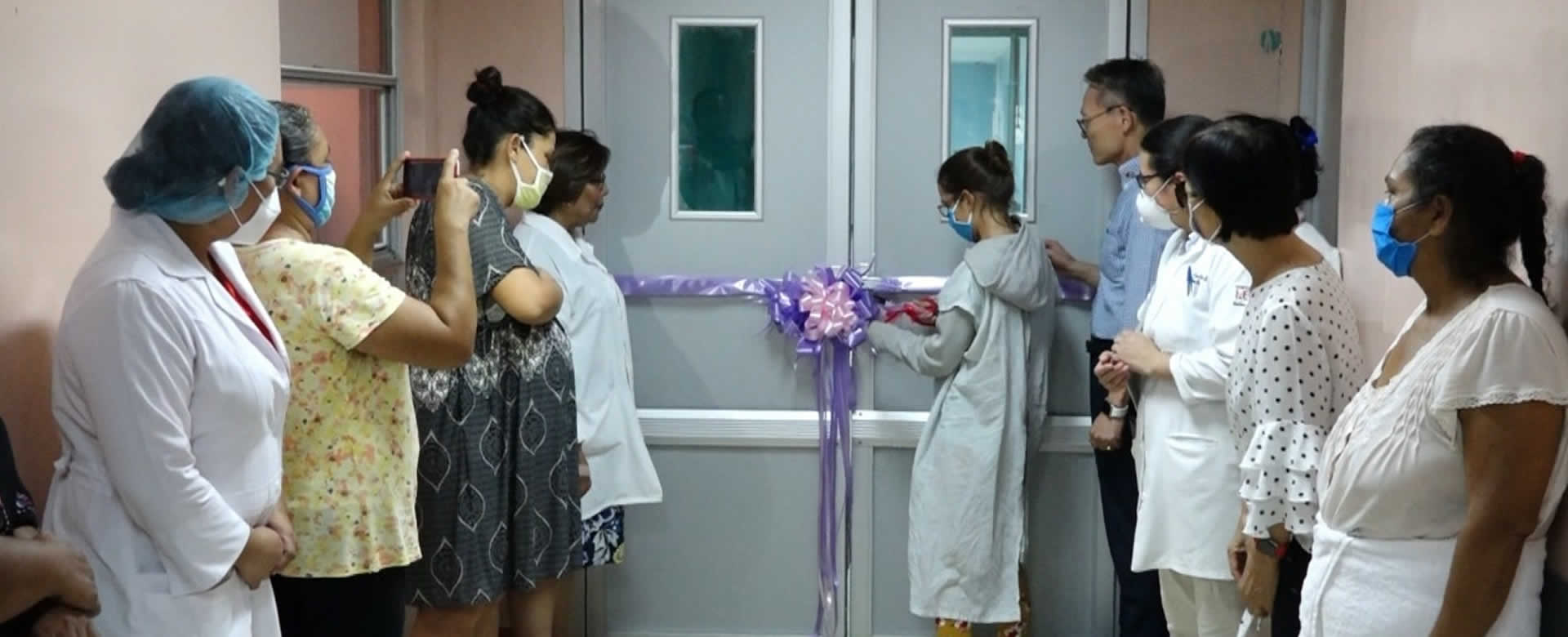 Ministra de Salud y Embajador de Taiwán en inauguración de remodelación de quirófanos.