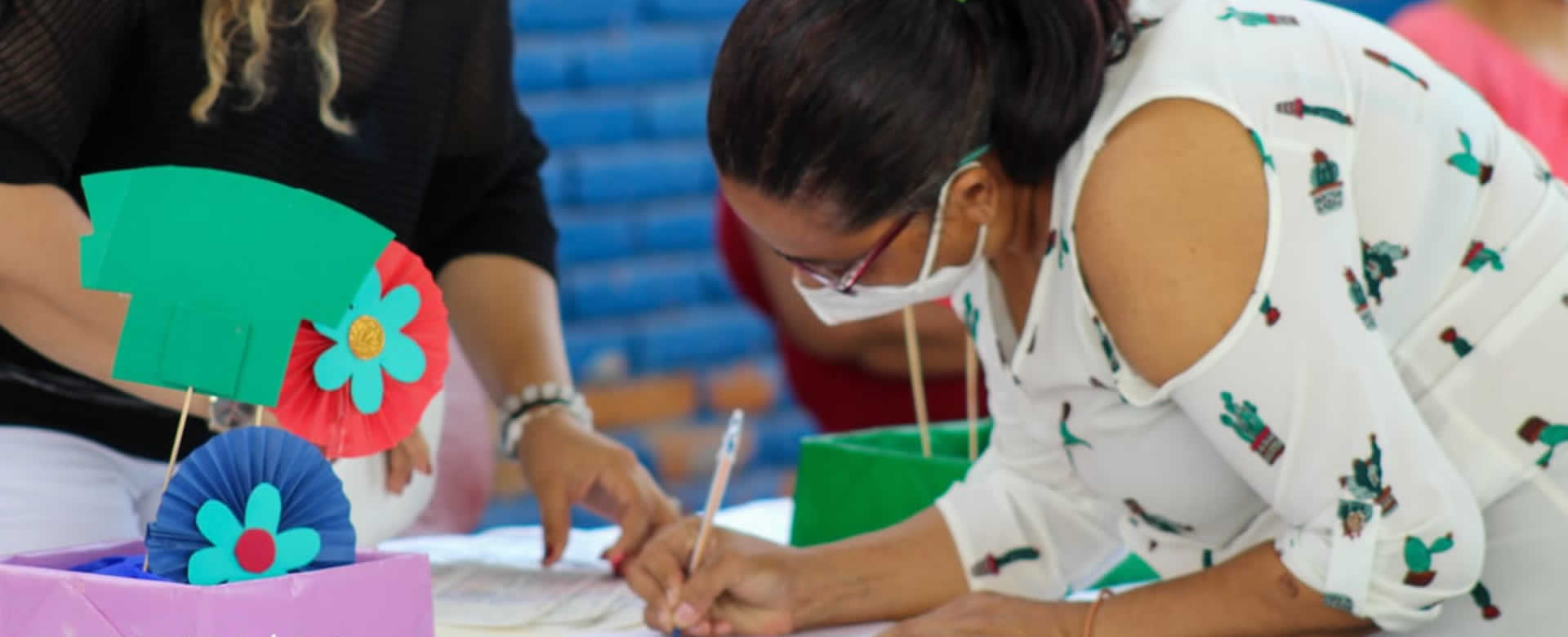 Gobierno inicia entrega de bono a 58 mil maestros de Nicaragua