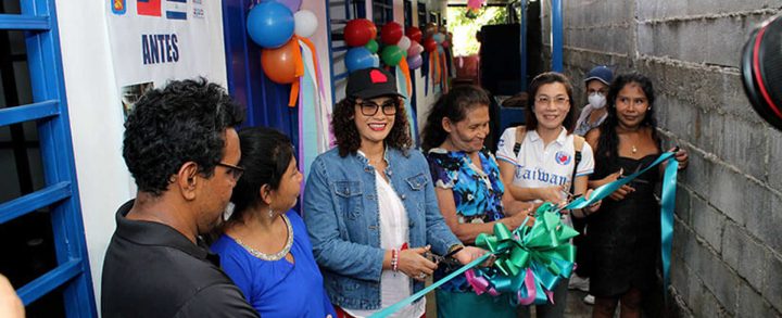 Alcaldesa de Managua inaugura casa digna.