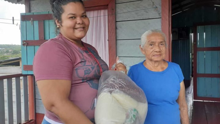 170 paquetes alimenticios para madres de héroes y mártires en Bluefields