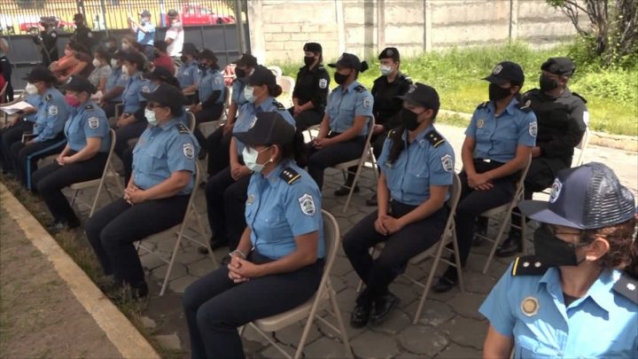Policías de Estelí en inauguración de comisaría de la mujer.