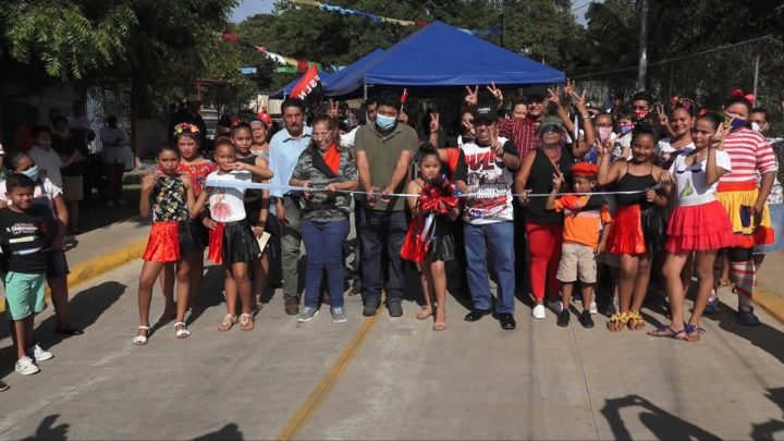 Pobladores del Memorial Sandino inaugurando calles dignas.