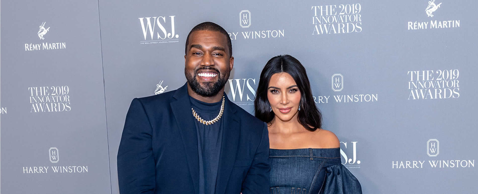 Kanye West junto a su esposa Kim Kardashian durante la Ceremonia The 2019 Innovator Awards.