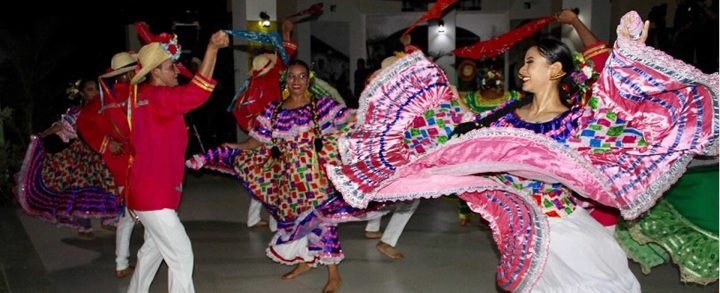 Familias de Managua celebran el inicio de las fiestas patronales en el Puerto Salvador Allende