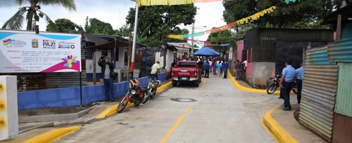 Familias del Barrio Carlos Núñez inauguran obras de progreso.